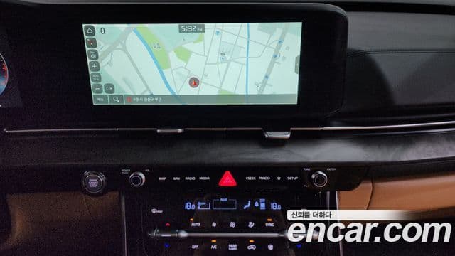 Kia Carnival 2023 — ფოტო 19/20