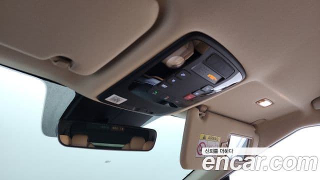 Kia Carnival 2023 — ფოტო 16/20