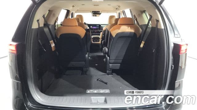 Kia Carnival 2023 — ფოტო 5/20