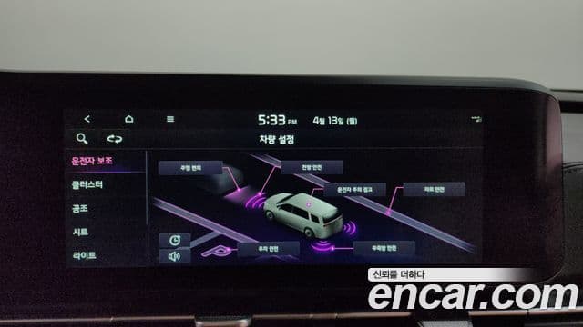 Kia Carnival 2023 — ფოტო 18/20