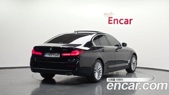 BMW 5 Series 2022 — Şəkil 2/20