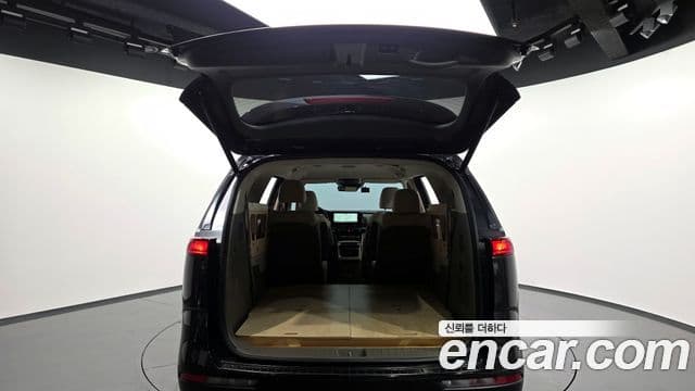 Kia Carnival 2021 — фото 20 из 20
