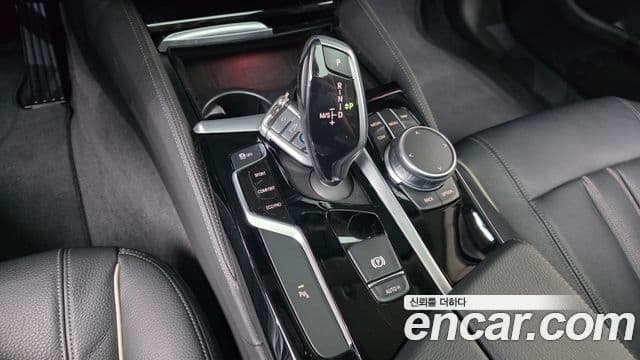 BMW 5 Series 2019 — Şəkil 9/20