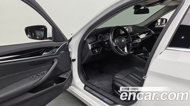 BMW 5 Series 2019 — Şəkil 10/20