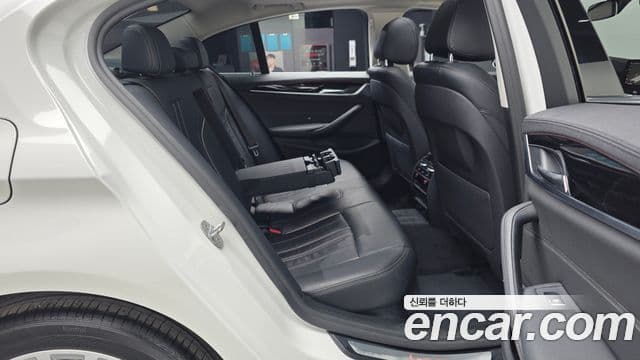 BMW 5 Series 2019 — Şəkil 11/20