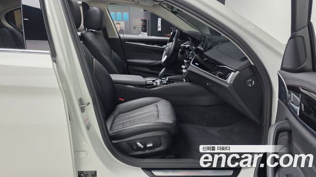 BMW 5 Series 2019 — Şəkil 12/20