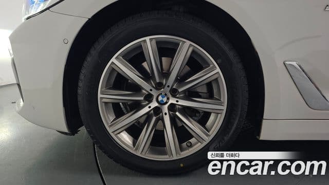BMW 5 Series 2018 — ფოტო 5/20