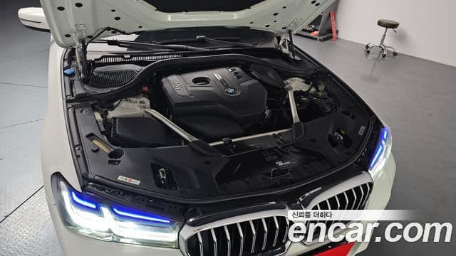 BMW 5 Series 2018 — ფოტო 6/20