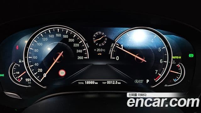 BMW 5 Series 2018 — ფოტო 8/20