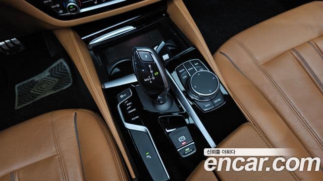 BMW 5 Series 2018 — ფოტო 9/20
