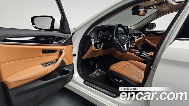 BMW 5 Series 2018 — ფოტო 10/20