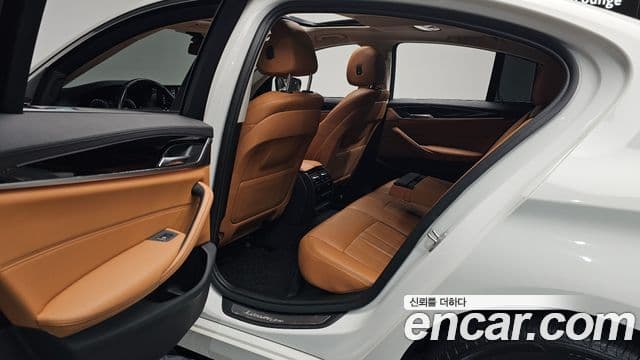 BMW 5 Series 2018 — ფოტო 11/20