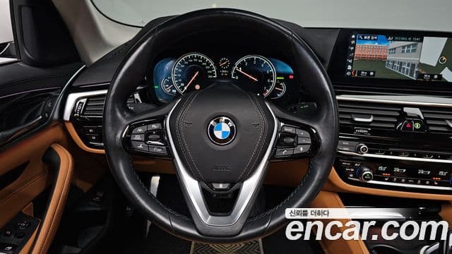 BMW 5 Series 2018 — ფოტო 12/20