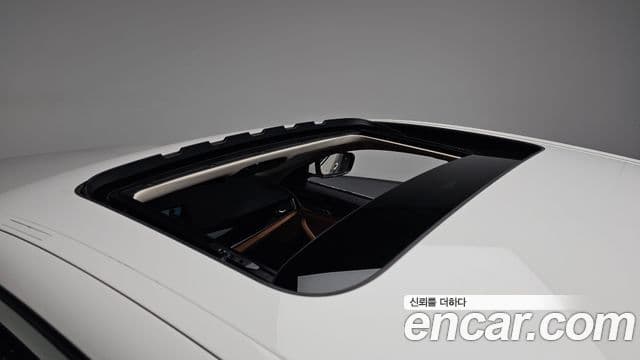 BMW 5 Series 2018 — ფოტო 17/20