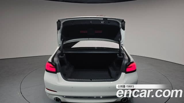 BMW 5 Series 2018 — ფოტო 20/20