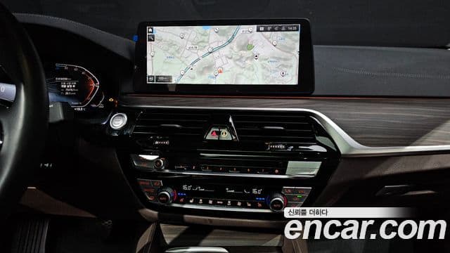 BMW 5 Series 2020 — Фото 13/20