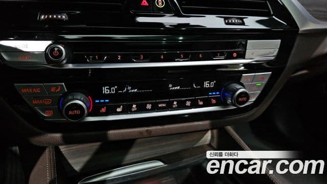 BMW 5 Series 2020 — Фото 16/20