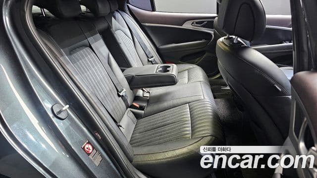 Genesis G70 2018 — ფოტო 12/20