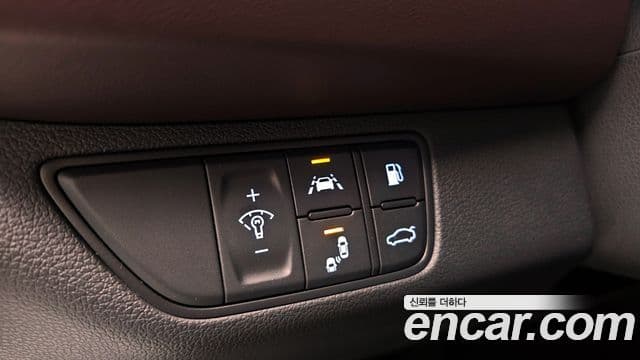 Genesis G70 2018 — ფოტო 17/20