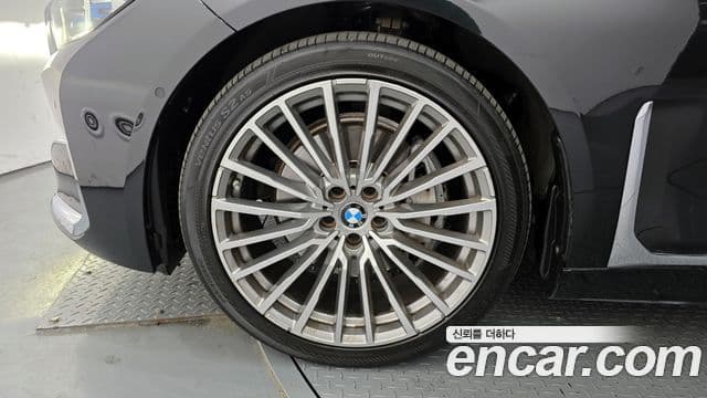 BMW 7 Series 2022 — ფოტო 5/20