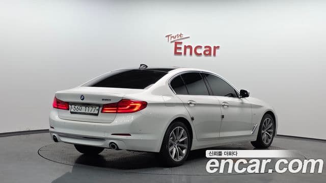 BMW 5 Series 2018 — ფოტო 2/20
