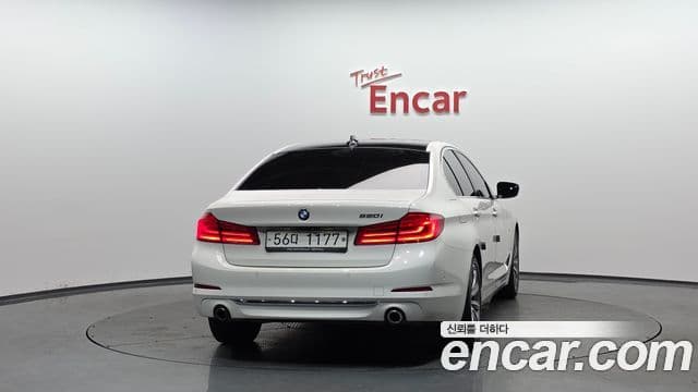 BMW 5 Series 2018 — ფოტო 4/20