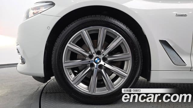BMW 5 Series 2018 — ფოტო 5/20