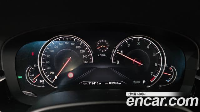 BMW 5 Series 2018 — ფოტო 8/20