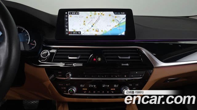 BMW 5 Series 2018 — ფოტო 13/20
