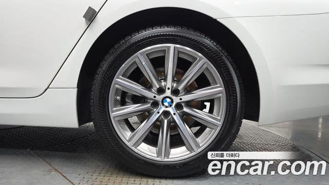 BMW 5 Series 2018 — Photo 19/34