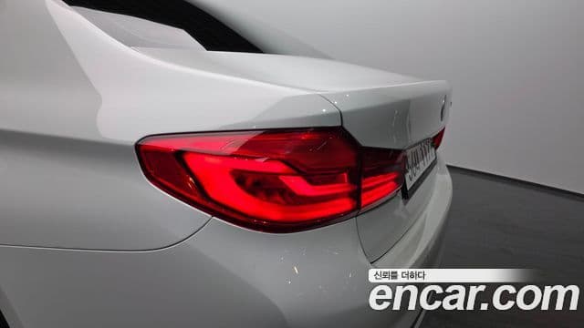 BMW 5 Series 2018 — Photo 24/34