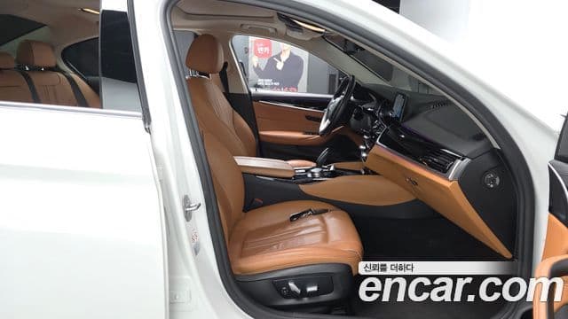 BMW 5 Series 2018 — Photo 8/34