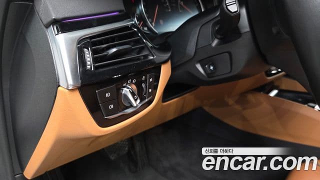 BMW 5 Series 2018 — Photo 33/34