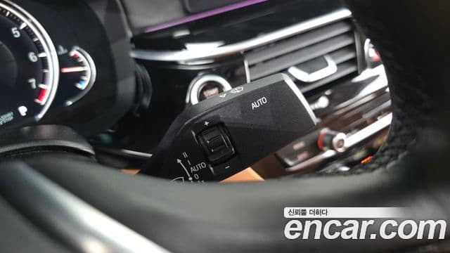 BMW 5 Series 2018 — Photo 11/34