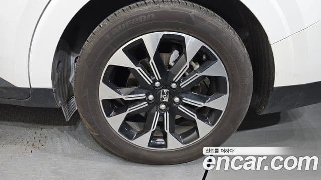 Kia Carnival 2023 — ფოტო 10/35