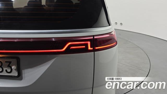 Kia Carnival 2023 — ფოტო 27/35