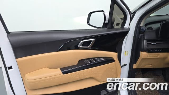 Kia Carnival 2023 — ფოტო 1/35