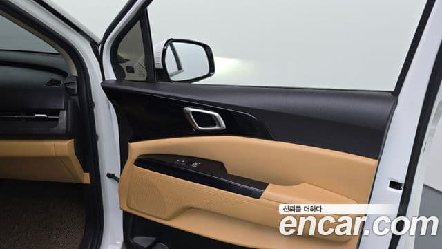 Kia Carnival 2023 — ფოტო 17/35