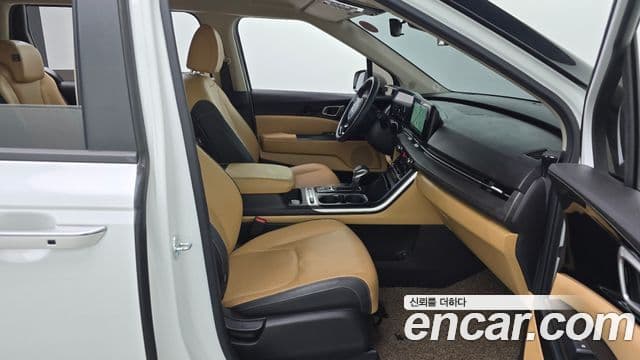 Kia Carnival 2023 — ფოტო 7/35