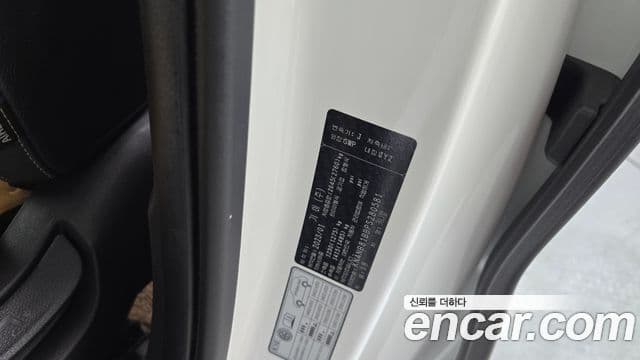 Kia Carnival 2023 — ფოტო 22/35