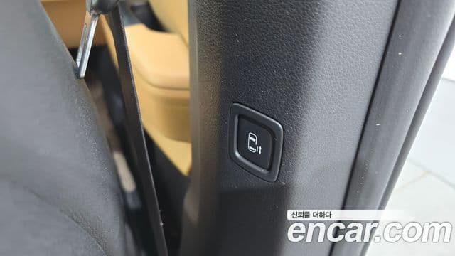 Kia Carnival 2023 — ფოტო 26/35