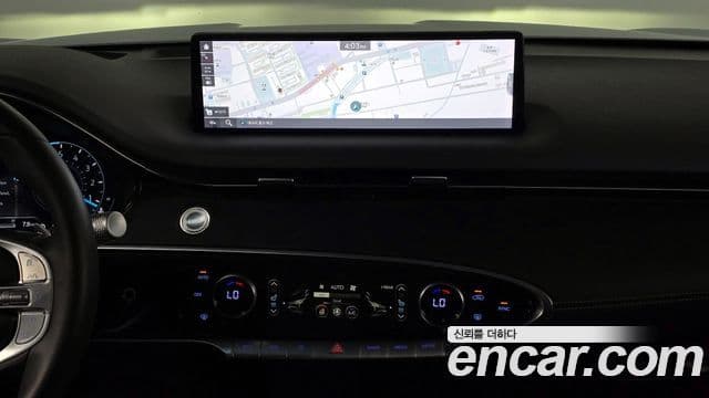 Genesis GV70 2021 — ფოტო 18/20