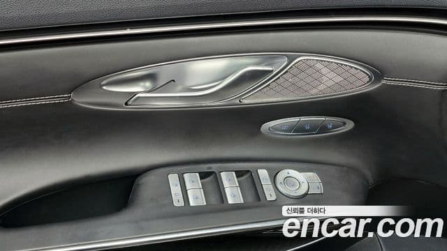 Genesis GV70 2021 — ფოტო 19/20