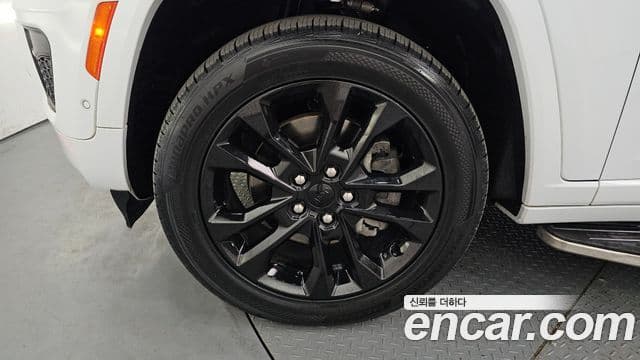 Jeep Grand Cherokee 2022 — ფოტო 5/20