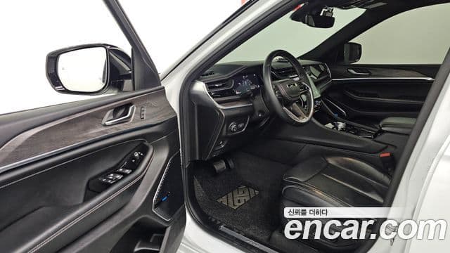 Jeep Grand Cherokee 2022 — ფოტო 10/20