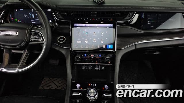 Jeep Grand Cherokee 2022 — ფოტო 13/20