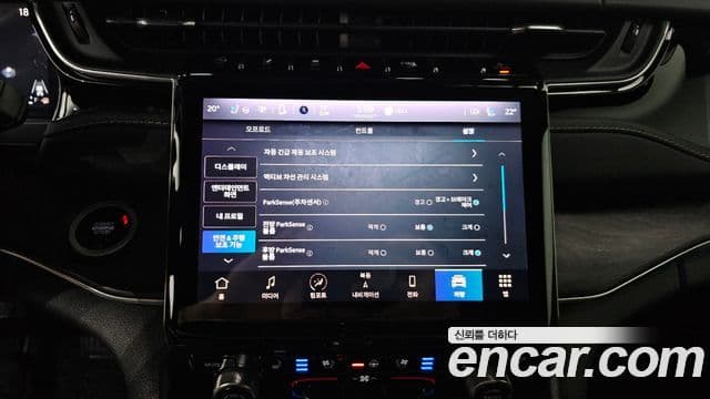 Jeep Grand Cherokee 2022 — ფოტო 15/20