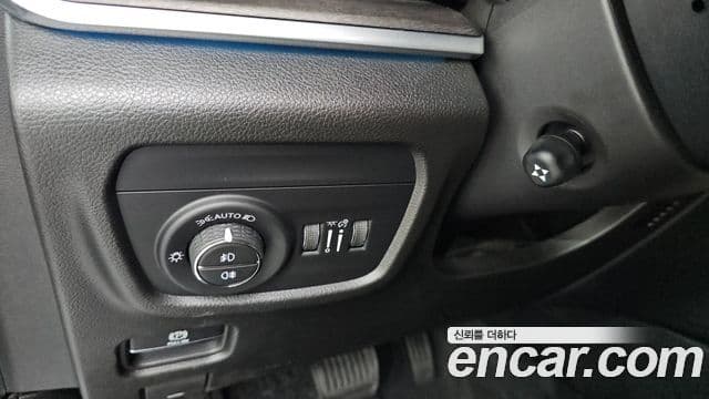 Jeep Grand Cherokee 2022 — ფოტო 18/20