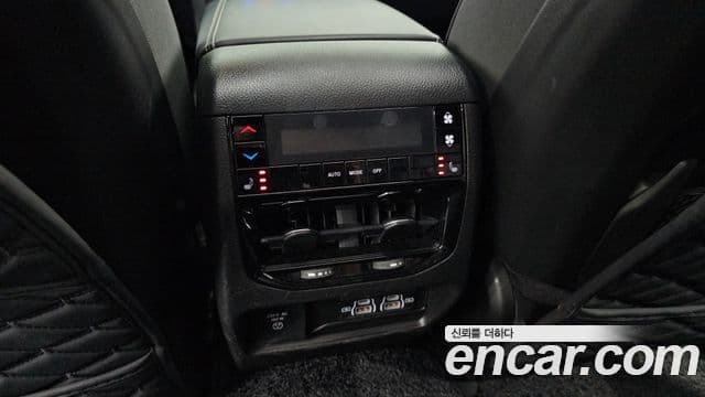Jeep Grand Cherokee 2022 — ფოტო 19/20
