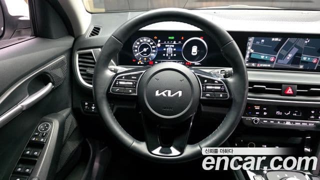 Kia Seltos 2023 — Şəkil 13/20